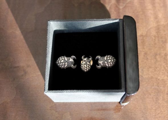 Cufflinks and badge Varvar